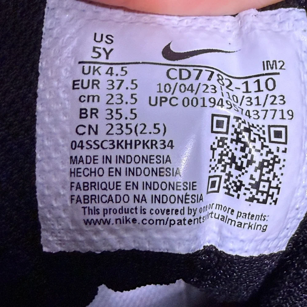 Nike White and Red Mid-Top Basketball Sneakers - Picture 6 of 6